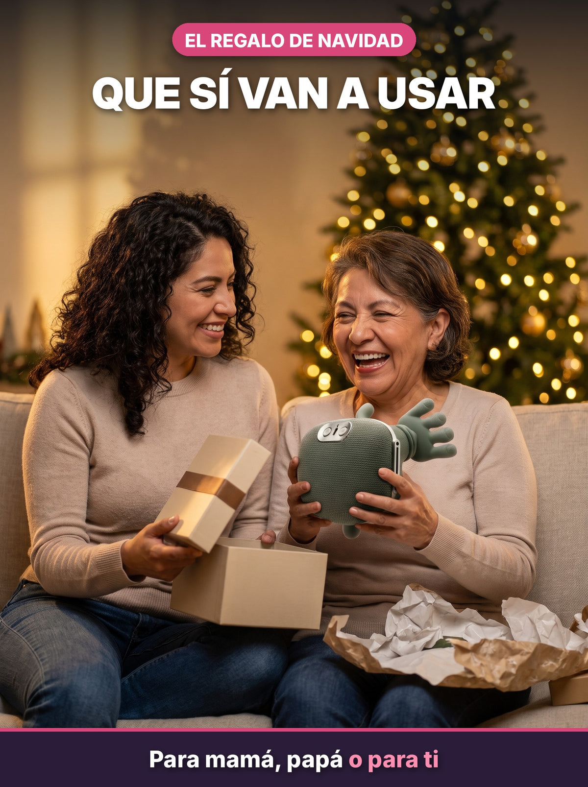 Hija regalándole el masajeador con dedos a su mamá en Navidad